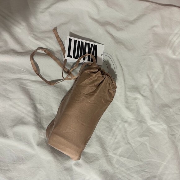 BRAND NEW LUNYA Washable SILK SLEEP MASK - Picture 2 of 2